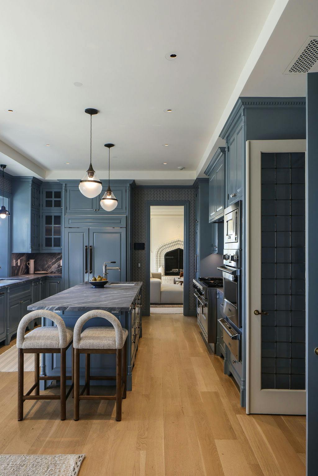 Meridith-Baer-Home-Home-Staging-Luxury-Homes-Southern-California-Amalfi-Transitional-Kitchen